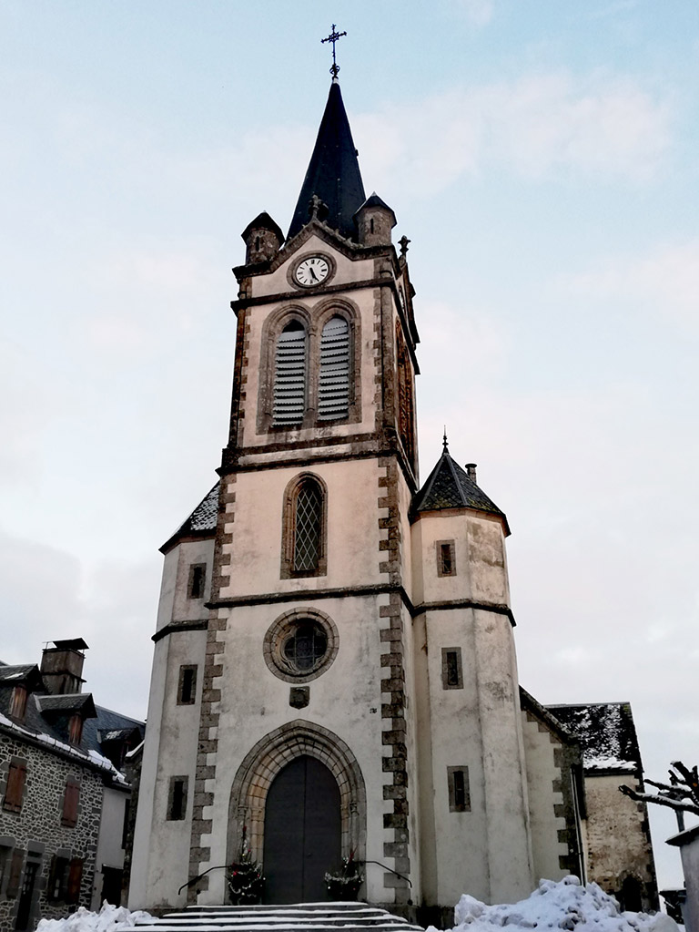 Église de Chaussenac en hiver